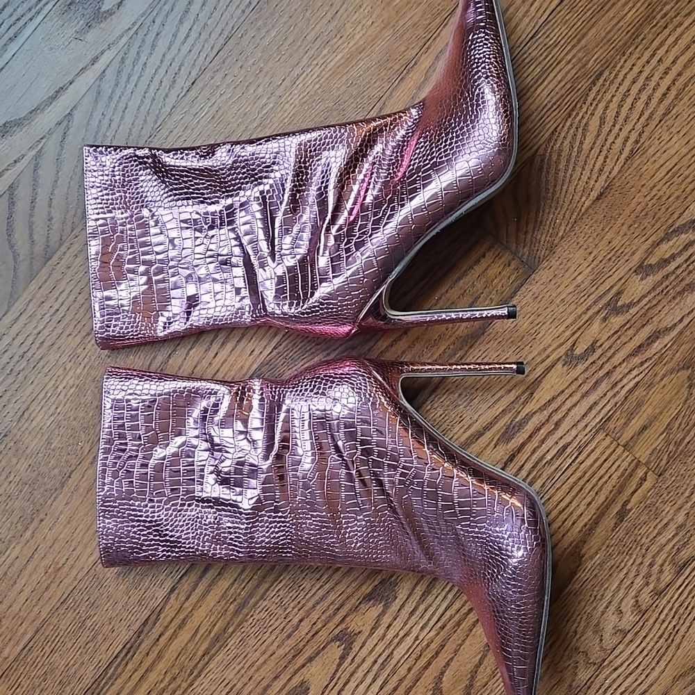 Metallic Pink Crocodile Print Cowboy Booties NEW 10
